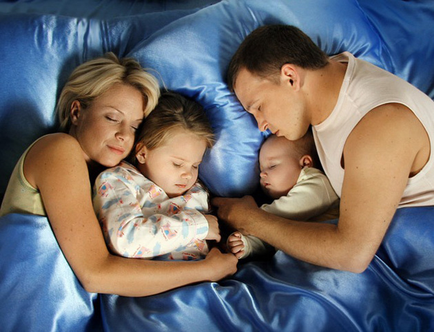 Плюсы и минусы совместного с ребёнком сна