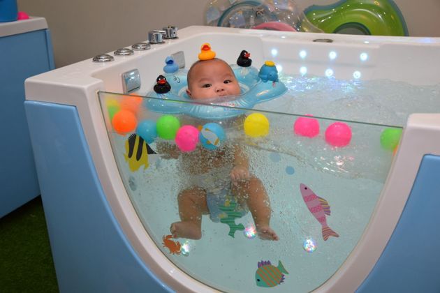 Гидромассаж - отличный способ разнообразить ванну малыша