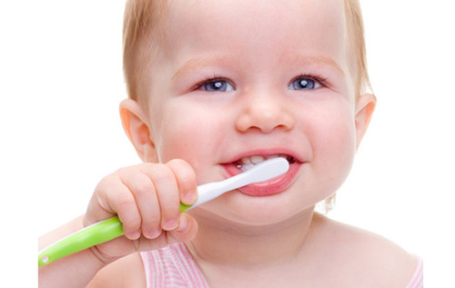 Советы по уходу за полостью рта малышей возрастом от 3 месяцев до 3 лет